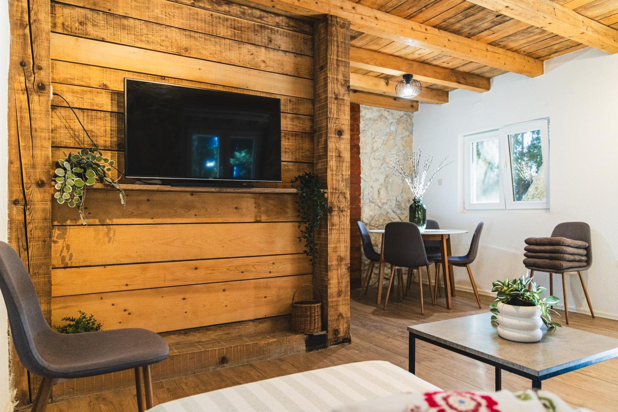 Country House Uros In Nature With Pool Lovorno 外观 照片